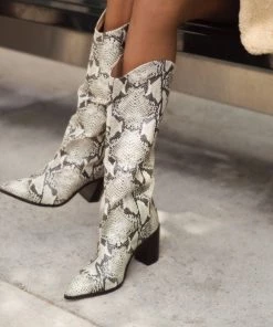 CO Essentials Analeah Boot