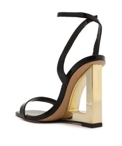 Pre Fall 22 Filipa Patent Leather Sandal New In