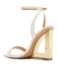 Pre Fall 22 New In Filipa Patent Leather Sandal