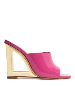 Pre Fall 22 New In Divana Patent Sandal