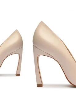 Pre Fall 22 Lou Curve Leather Pump New In