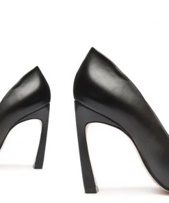 Pre Fall 22 Lou Curve Leather Pump New In