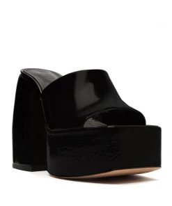 Pre Fall 22 New In Aretha Patent Sandal