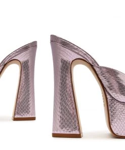 Pre Fall 22 Andrina Metallic Leather Sandal